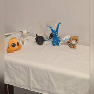 Neopets McDonaldsAssorted Plushtoy And  Keychain Lot . Dogs, Cat And Ball. GUC.